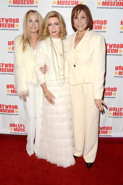 los angeles 18 de enero - joan van ark, donna mills, michele lee en el