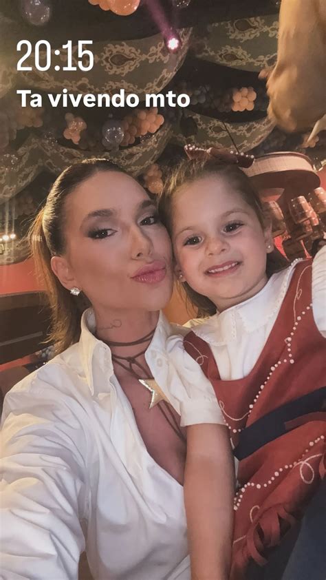 Virginia Fonseca canta música sobre 'reatar' em reencontro com Zé