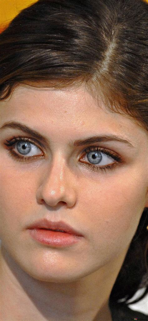 Simple beauty and enchanted blue eyes Alexandra Daddario 4K wallpaper