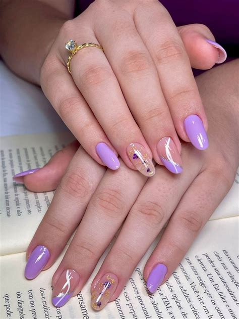 Esmaltação Em Gel Lilás - Unha de gel lavanda | Esmaltação em gel lilás decorada, Unha lilas ...