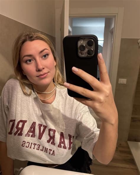 Silversmilkers - Can you take a closer look on me..? 📸 🍒👇 . . . #