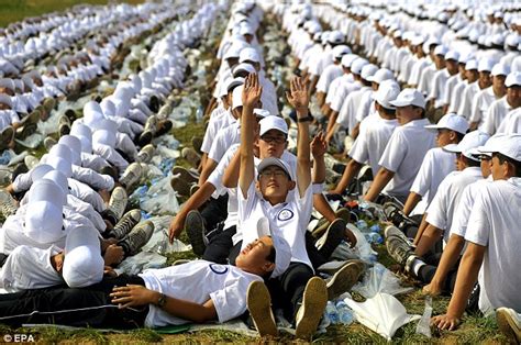 Human Domino World Record - Spluch - Interesting/Fun Stuff From Around ...