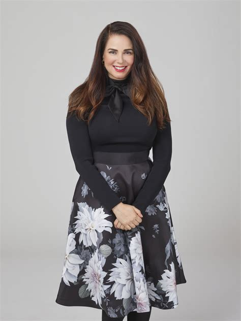 Mia Kirshner 2022