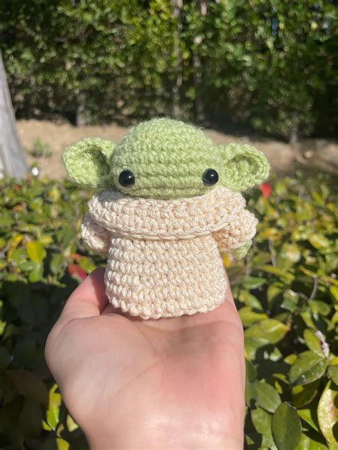 Baby Yoda/ Grogu Shoulder Magnet Plush from the Mandalorian | Etsy