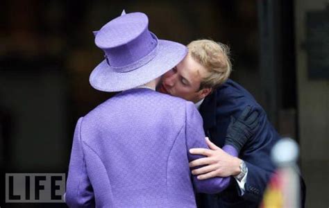 Awkward Kisses of Famous People (42 pics)