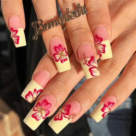 nail art hibiscus 4
