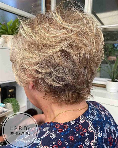 How to choose the most flattering haircuts for women over 70 easily 34