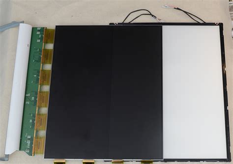 What's inside: LCD monitors - Paper Bird Tek