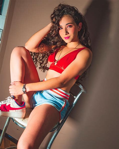 Keren Canelon en shorts (FOTOS) - Bellas En Shorts