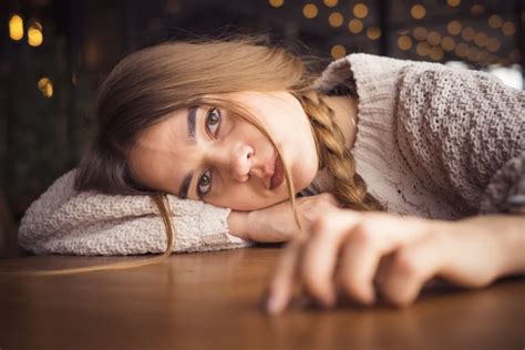 18 Reasons Guys Ignore You Even When They Like You - Bolde