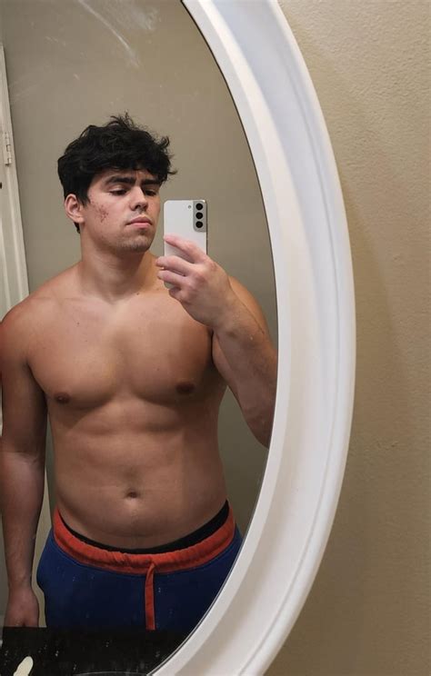This 23-year-old man lost 90 lbs (41kg) in 6 months. Body ...