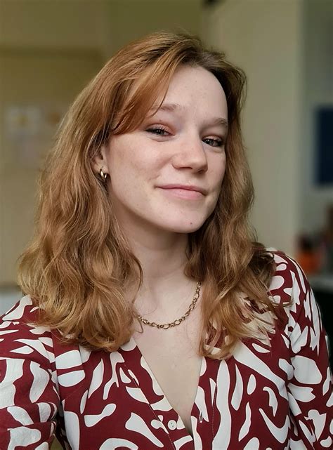 Can you tell from this pic that I'm a minx ? : r/SelfieOver25