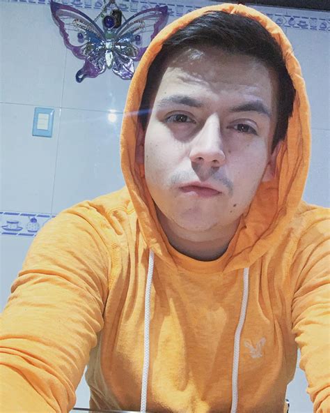 Adrian Alonso Barona Y Su Novia