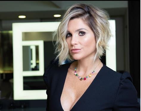 De biquíni, Flavia Alessandra exibe corpão em forma MH - Babado