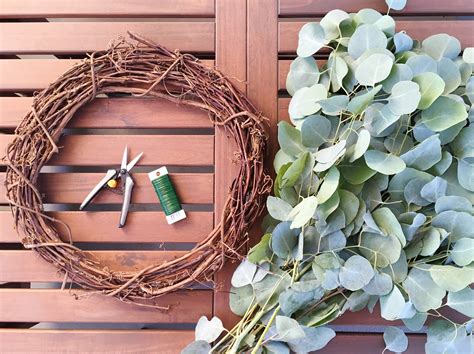 DIY Eucalyptus Wreath