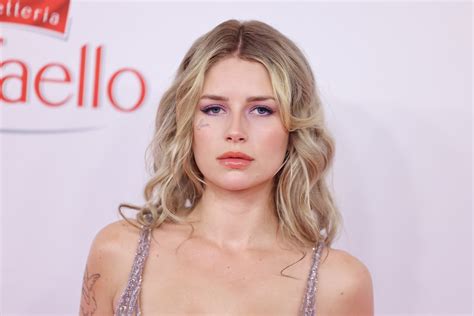 Celebrity Bear Hunt star Lottie Moss breaks down in tears over rehab