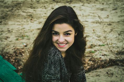 Sonya Jess Pictures in an Infinite Scroll - 10 Pictures