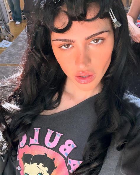 Amelia Gray Shows Off Her Rock-Hard Abs While Declaring ‘I Love My Life