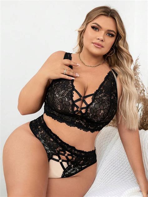 Classic Sexy Plus Size Women's Sexy Lace Crotchless Lingerie Set for