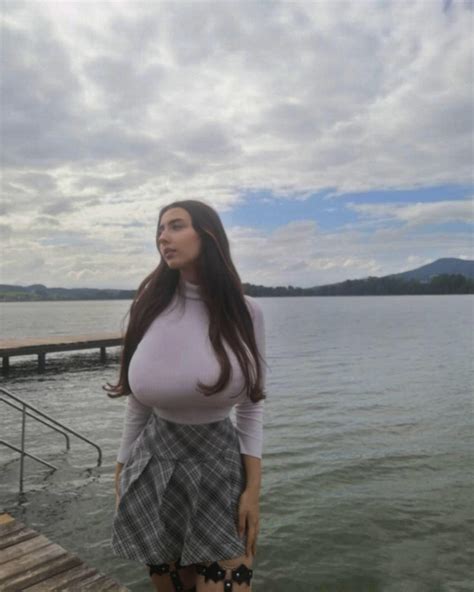 Lake view : r/2busty2hide