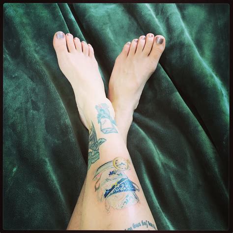 Illustrious Rogue's feet