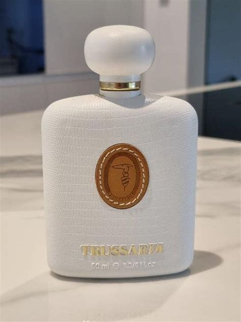 Trussardi Donna White Eau de Toilette 50ml | Kaufen auf Ricardo