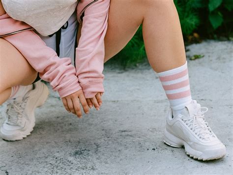 Детские Ноги В Кроссовках - нашлось 59 Фотo
