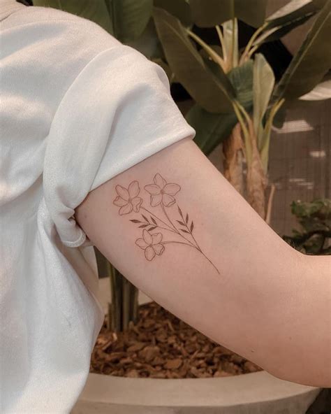 Tattoo Fine Line Feminina - Fine Line Tattoo Artist Massachusetts: Hidden Artistry in Every Stroke