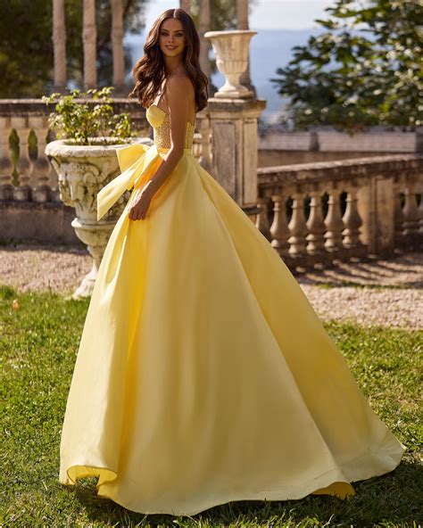 Sherri Hill | Be the belle of the ball 💛 style 57035 #SherriHill #