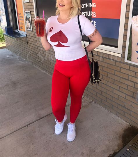 Lilly Lonestar on Twitter: "Love when my drink matches my outfit! Me