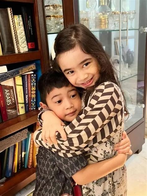 potret gantengnya rasheed anak bungsu nabila syakieb  mirip ibunda