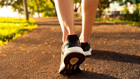 brisk  minute walk     day  good   steps coach