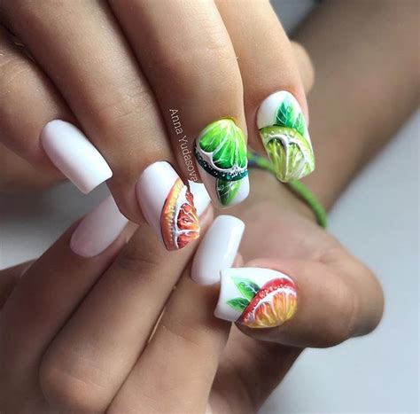 Лимонный маникюр: 30+ сочных идей для летнего настроения