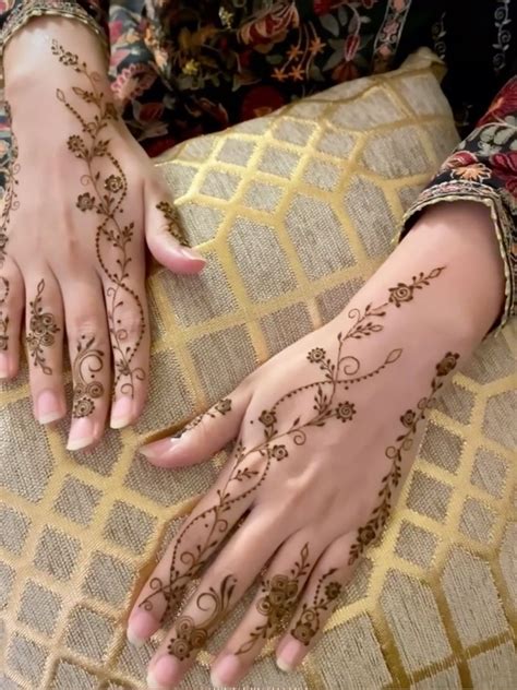 henna 2025 simple 1