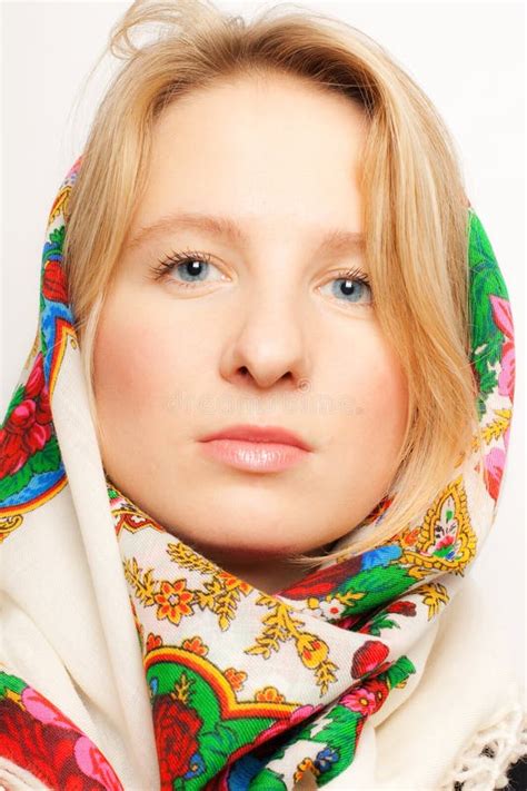 Portret Van Schoonheids Russische Vrouw Stock Foto - Image of haar ...