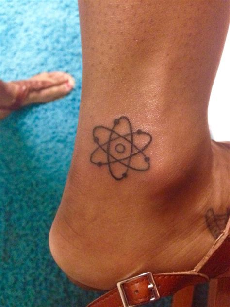 180+ Awesome Atom Tattoos Designs with Meanings (2022) - TattoosBoyGirl | Atom tattoo, Science ...