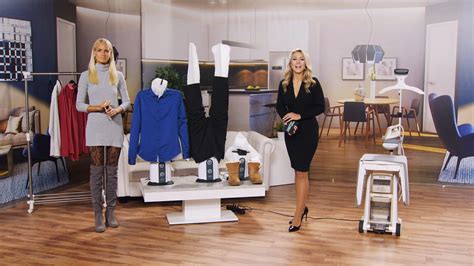 cap-Katie-Steiner-legt-ihre-F-e-hoch-beim-saugen-Bei-PEARL-TV-Oktober