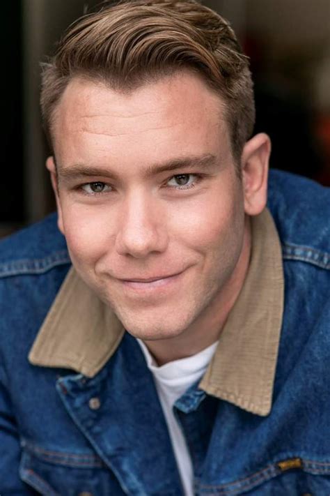 Logan Cole - Biografía, mejores películas, series, imágenes y noticias