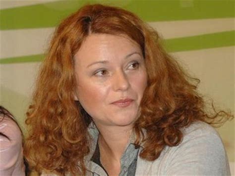 Синът на Вяра Анкова счупи ръка и крак на ски в Банско