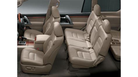 Toyota Land Cruiser Photos, Interior, Exterior Car Images - 11431 | CarTrade