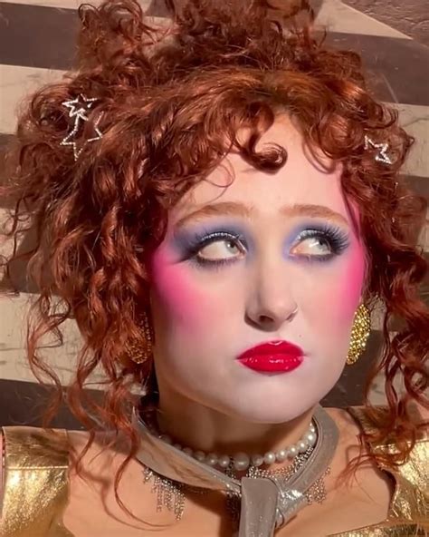 chappell roan NME BTS [Vidéo] | Trucs de maquillage, Couleur cheveux ...