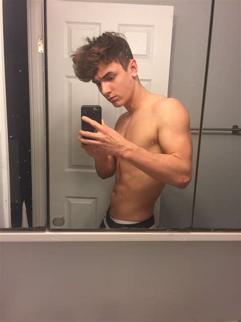 Bryce Hall - hotfamousmen.tumblr.com - Post [159809643572] - Tumbex