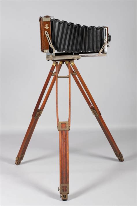 lot deardorff camera  folmer graflex crown tripod