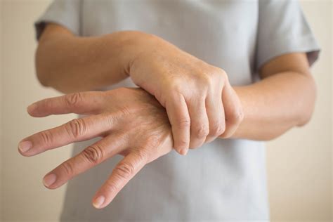 Pain in Only One Wrist when Doing Pushups: Most Likely Cause » Scary