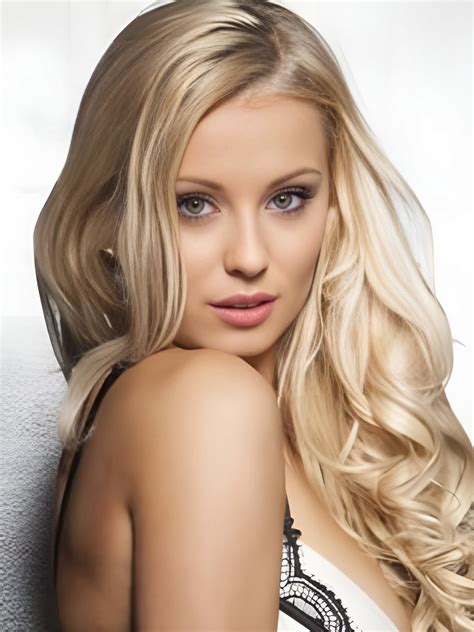 Hollie Sparrow (Model) Bio, Wiki, Height, Weight, Age, Photos and More