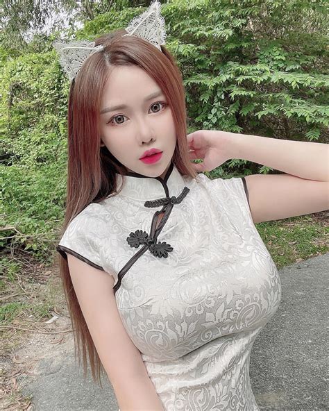 @jenna_chew | Girl, Attractive women, Flower girl dresses