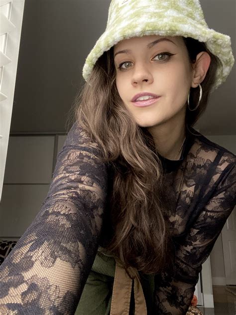 TW Pornstars - 1 pic. Quinn Finite. Twitter. MERRY CHRISTMAS U GUYS. 7: