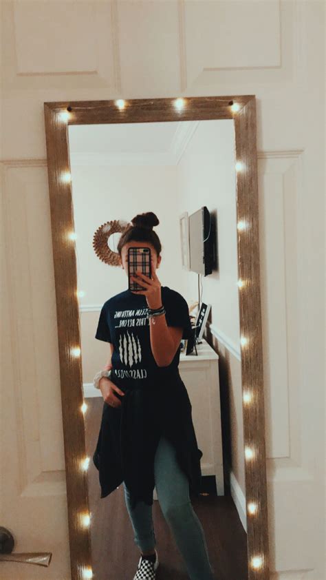 | Mirror pictures selfie, Mirror selfie poses, Mirror selfie