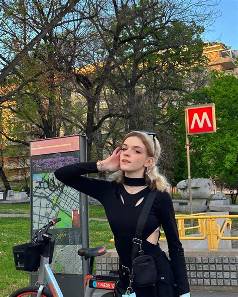 shadsi ♡ | Milán 🇮🇹🐰 Outfit: @batnorton | Instagram