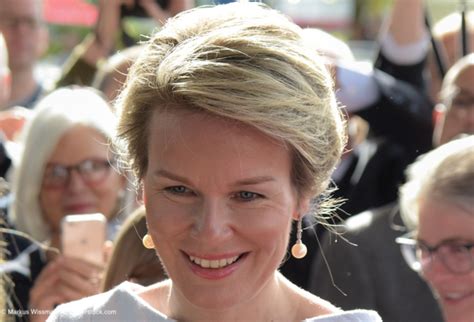 koningin mathilde bezoekt vakantiekamp voor kinderen met kanker medi